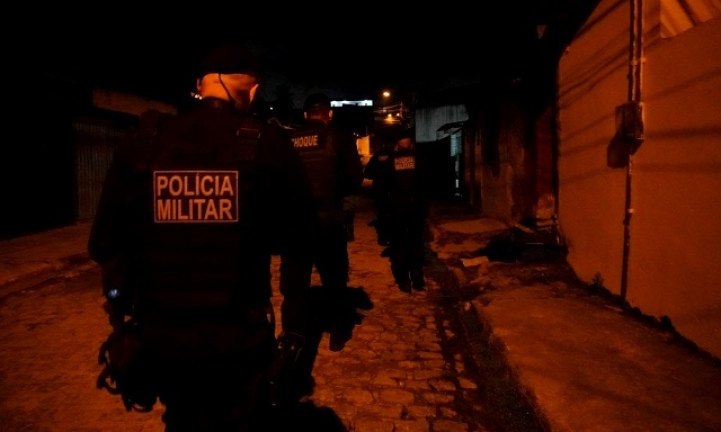 Polcia prende em flagrante irmo que matou outro a facada durante briga por conta de loua suja