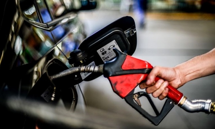 Governo pede para investigar aumento dos combust�veis sem a Petrobras ter anunciado reajuste