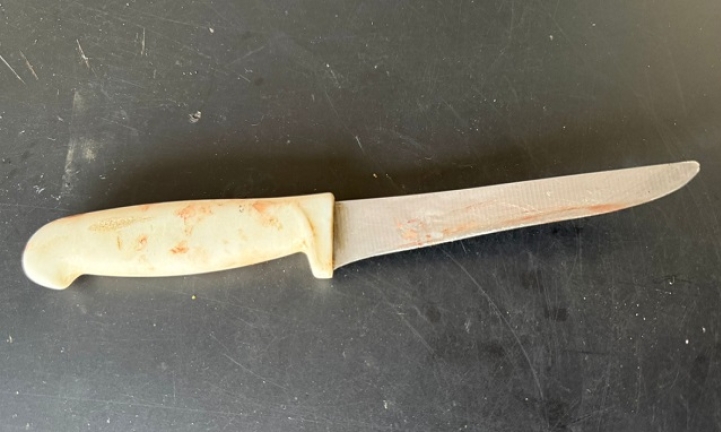 Homem invade a empresa aonde trabalhava e esfaqueia a ex-namorada e o ex-patro, por cimes