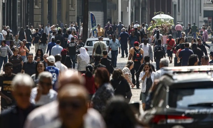Brasil chega aos menores nveis de pobreza e de extrema pobreza desde 2012, afirma IBGE