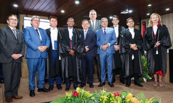 Governador destaca papel do TRE-PB para preservar integridade e justi�a nas elei��es, durante posse da mesa diretora