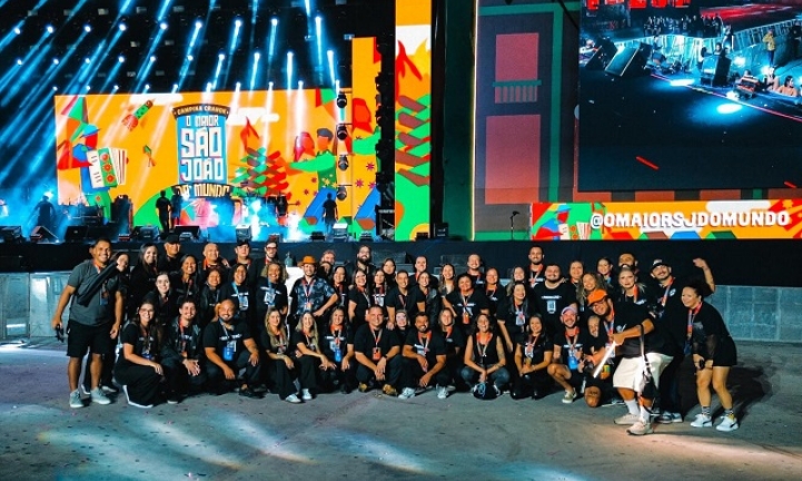 Equipe de marketing da Arte Produes celebra mais um ano de trabalho nO Maior So Joo do Mundo