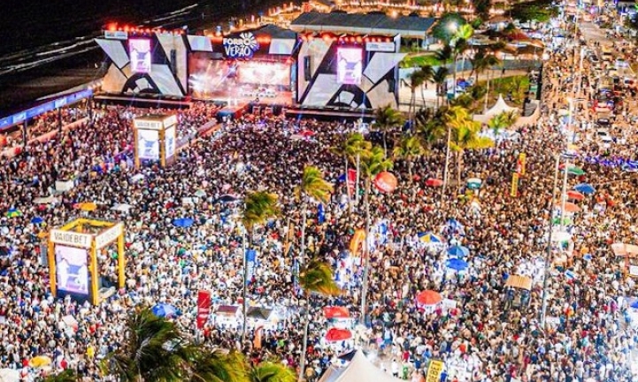 Forr� Ver�o atrai multid�o com Dorgival Dantas, Desejo de Menina, S�mya Maia e Duquinha, na orla de Jo�o Pessoa