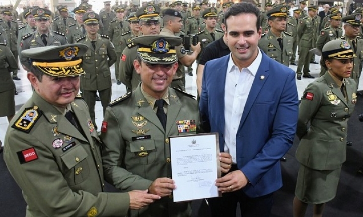 Governador Lucas Ribeiro entrega atos promocionais a 112 oficiais da Pol�cia Militar da Para�ba