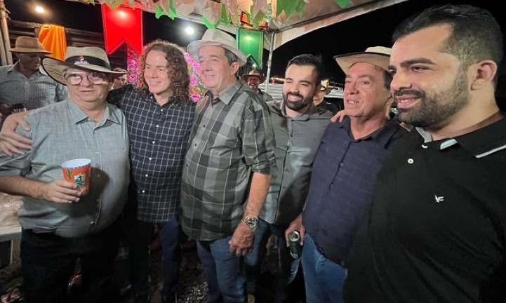Veneziano participa de festas em Sap e Itatuba e reafirma compromissos com os prefeitos e populao