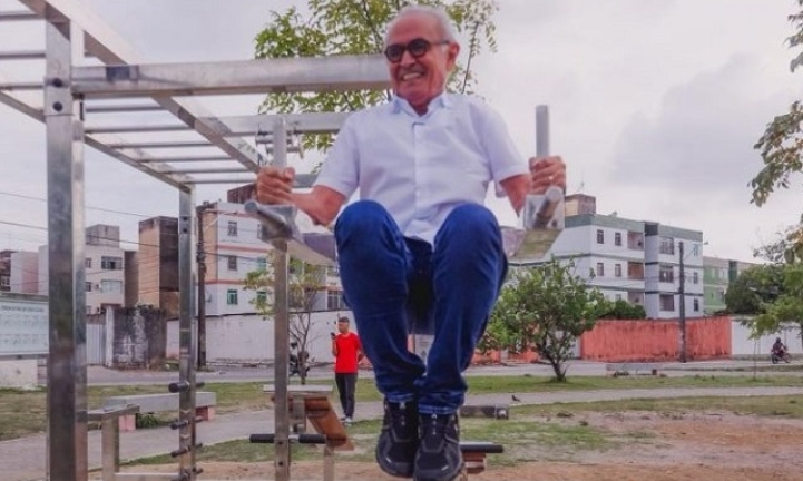 C�cero Lucena entrega equipamentos de calistenia em 5 pra�as e parques de Jo�o Pessoa