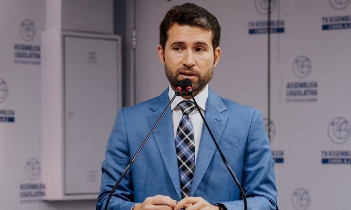 Assembleia aprova projeto de Michel Henrique que incentiva terapia assistida por c�es para crian�as autistas na Para�ba