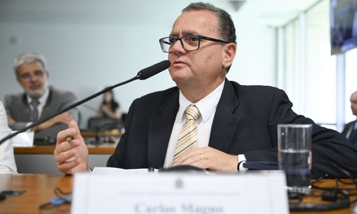 Carlos Magno alerta pais para rotina dos filhos nas redes, ao debater ECA Digital no Congresso Nacional