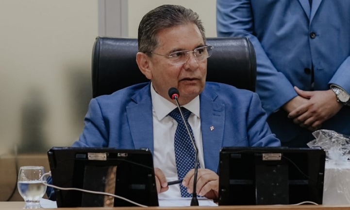 Assembleia aprova projeto de Adriano Galdino que protege consumidor de cobran�a de frete na Para�ba