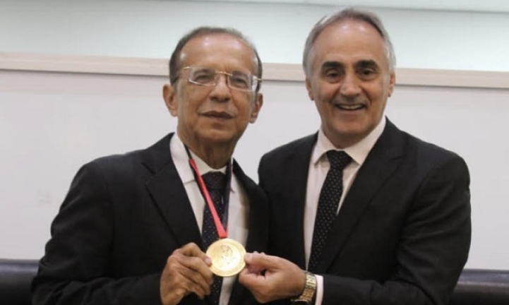 Assembleia Legislativa da Para�ba concede medalha de m�rito ao jornalista Hermes de Luna