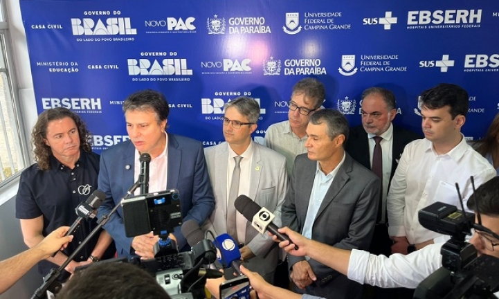 Ministro da Educa��o enaltece maior obra da hist�ria da UFCG, articulada por Veneziano