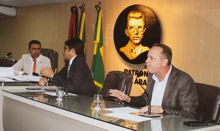 C�mara de Campina Grande aprova regulamenta��o para agentes da STTP e reajusta bolsa do Amigos da Educa��o