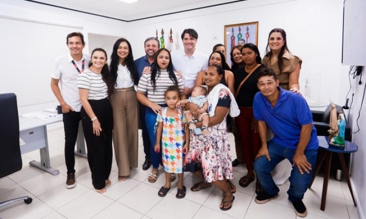 Leo Bezerra entrega moradias do �Compra Assistida� e amplia programa para mais de 260 fam�lias em Jo�o Pessoa