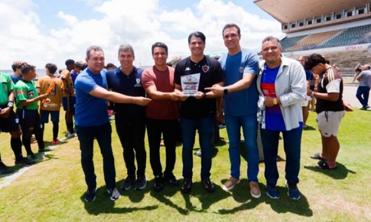 Prefeito Leo Bezerra celebra resultado do Campe�es do Amanh� na Copa Para�ba Sub-15 em Jo�o Pessoa