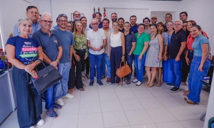 Ccero Lucena libera alvar para polo de confeces em Mangabeira: gerao de 2 mil empregos