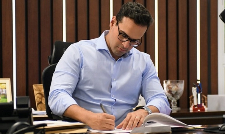 Governador Lucas Ribeiro assina promo��o de 131 oficiais da Pol�cia Militar e Corpo de Bombeiros