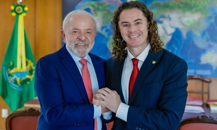 Veneziano consegue 14 ambul�ncias com o Minist�rio da Sa�de, para atender mais 14 cidades paraibanas