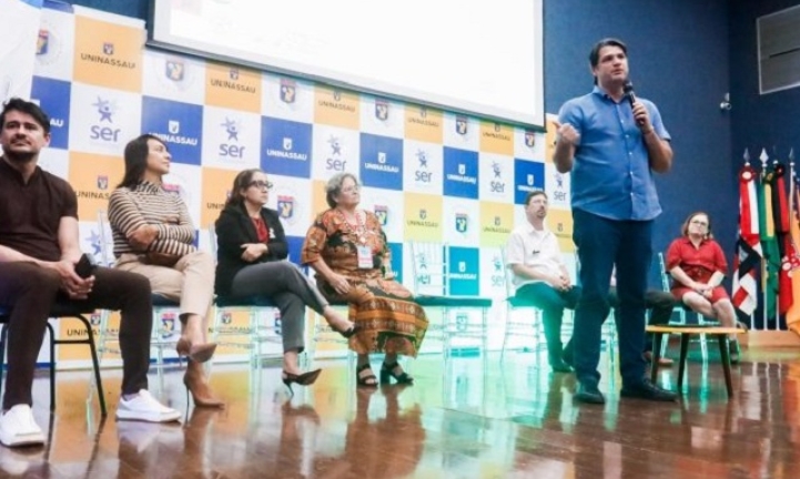 Leo Bezerra apresenta avan�os da Sa�de em Jo�o Pessoa e defende constru��o coletiva das pol�ticas p�blicas